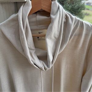 Nike Dri-Fit Cowl Neck Sweatshirt WomensXL Cream color UNIQUE STYLE LIKE NEW $17